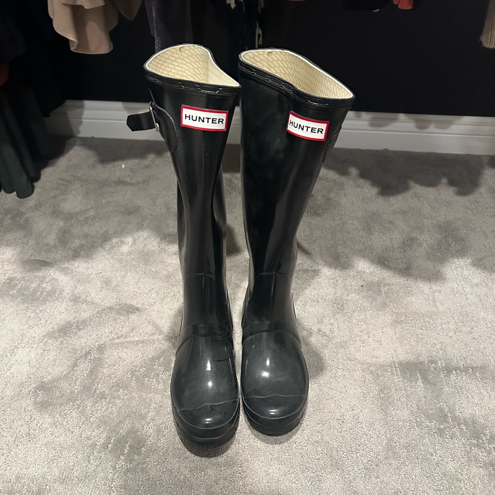 Glossy black hunter rain boots - size 7